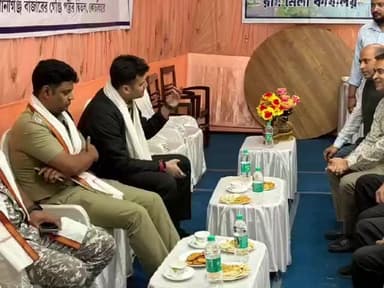 কোচবিহার ২: কোচবিহার জেলা ব্যবসায়ী সমিতির আমন্ত্রণে চা চক্রে উপস্থিত জেলা শাসক ও পুলিশ সুপার