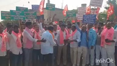 తిమ్మాపూర్ ఎల్ఎండీ కాలనీ: తిమ్మాపూర్-పోరండ్ల దారి పనులు వెంటనే ప్రారంభించాలని అఖిల పక్షం ఆధ్వర్యంలో దర్నా.