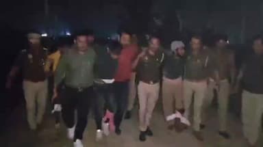 जखनिया: आधा दर्जन गौ तस्करों और स्वाट टीम समेत 2 थानों की फोर्स के बीच मुठभेड़ में 3 तस्कर घायल, कुल 6 तस्कर गिरफ्तार