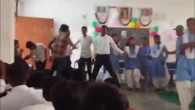 नईगढ़ी: "हमार पियबा चलाबय डीजल गाड़ियां " गाने पर स्कूल में डांस करने वाले शिक्षक की जिला शिक्षा अधिकारी की गिरी गाज