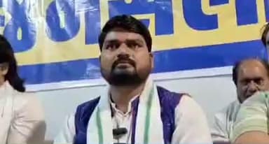 નાંદોદ: ભાજપના સાંસદ ધવલભાઇ પટેલે કહ્યું હતું કે ચૈતરભાઈ વસાવા આદિવાસીઓને ગુમરાહ કરે છે, ચૈત્રર ભાઈ વસાવાએ ગામ ખાતેથી માહિતી આપી