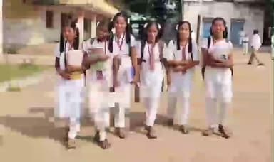 మానవపాడ్: గోకులపాడు గ్రామంలో బస్సు సౌకర్యం కల్పించాలని విద్యార్థులు ఆవేదన