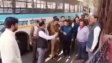 हरिद्वार: सुबह सवेरे बस अड्डे का निरीक्षण करने पहुंचे डीएम मयूर दीक्षित, गंदगी और अव्यवस्थाएं मिलने पर अधिकारियों को फटकार लगाई