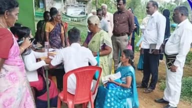 கூடலூர்: வாழவயல் கிராமத்தில் வாக்காளர் பட்டியல் சிறப்பு தீவிர திருத்த முகாம்