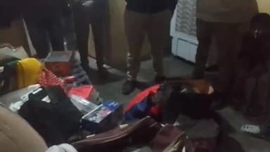 जालौन: वालम भट्ट मोहल्ला में अज्ञात चोरों ने एक घर को निशाना बनाया, लाखों के जेवरात और नगदी की चोरी