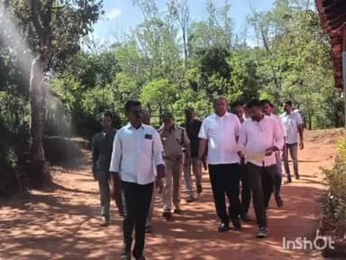 ಶೃಂಗೇರಿ: ಕೆರೆಗದ್ದೆ ಗ್ರಾಮದಲ್ಲಿ ಕಾಡಾನೆ ದಾಳಿಯಿಂದ ಮೃತಪಟ್ಟಿದ್ದವರ ಕುಟುಂಬಸ್ಥರಿಗೆ ಪರಿಹಾರದ ಚೆಕ್ ನೀಡಿದ ಶಾಸಕ ರಾಜೇಗೌಡ.!