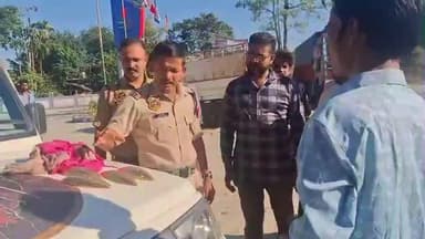 বিহপুৰীয়া: কৰুণাবাৰীত চাৰিখন নকল সোণৰ নাওঁ ৰ সৈতে এজনক আটক লালুক আৰক্ষীৰ