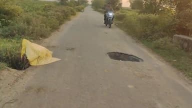 సిర్పూర్ టి: మొగపల్లి గ్రామ ప్రధాన రహదారిపై రోడ్డుకు ఇరుప్రక్కల ఏర్పడిన భారీ గుంతలు, తీవ్ర ఇబ్బందులు పడుతున్న వాహనదారులు