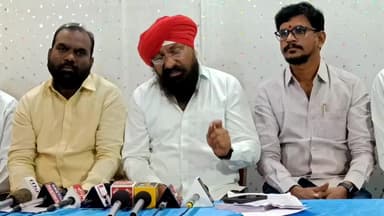 కరీంనగర్: నగరపాలక సంస్థ అధికారులు ప్రతి ఇంటినుండి రూ.60 ప్రతినెలా వసూలు చేసి సొమ్ము కాజేస్తున్నారు :మాజీ మేయర్ రవీందర్ సింగ్