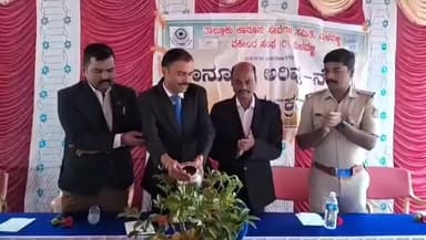 ಮಳವಳ್ಳಿ: ತಾಲ್ಲೂಕಿನ ಬೆಳಕವಾಡಿಯಲ್ಲಿ ನಡೆದ ಹಿರಿಯ ನಾಗರೀಕರ ದಿನಾಚರಣೆ, ಹಿರಿಯರ ಕಡೆಗಣನೆ ವಿಚ್ಚೇದನ ಹೆಚ್ಚಳ ಎಂದ ನ್ಯಾಯಾಧೀಶರು