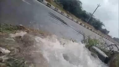 குஜிலியம்பாறை: குஜிலியம்பாறை அருகே வீணாக செல்லும் காவிரி தண்ணீர்