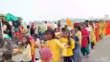 लालगंज: बेदउर गांव में नारी सशक्तिकरण वर्ष के तहत 51 कुंडीय गायत्री यज्ञ की धूमधाम से निकाली गई कलश यात्रा