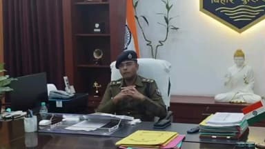 कटिहार: SP की मासिक अपराध समीक्षा बैठक, उत्कृष्ट कार्य करने वाले पुलिसकर्मी सम्मानित