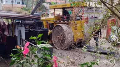 ತೀರ್ಥಹಳ್ಳಿ: ಸೊಪ್ಪುಗುಡ್ಡೆಯಲ್ಲಿ ರಸ್ತೆ ಕಾಮಗಾರಿ ವೇಳೆ ಅವಘಡ: ವಿದ್ಯುತ್ ಕಂಬಕ್ಕೆ ರೋಡ್ ರೋಲರ್ ಡಿಕ್ಕಿ