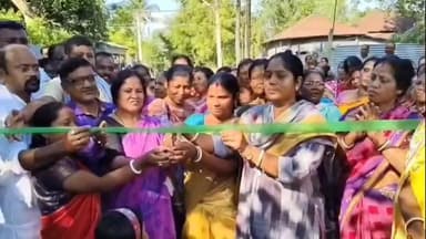 বামনগোলা: বামনগোলা ব্লকের পাকুয়াহাট গ্রাম পঞ্চায়েতের সালালপুর গ্রামে ঢালাই রাস্তার কাজের আনুষ্ঠানিক সূচনা