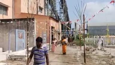 காட்பாடி: அம்முண்டி வேலூர் கூட்டுறவு சர்க்கரை ஆலையில் இளம் சூடு ஏற்றும் விழா வெகு விமர்சையாக நடைபெற்றது