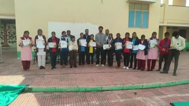 राजपुर: एकलव्य आदर्श आवासीय विद्यालय राजपुर की छात्रा समिषा आवासे ने राष्ट्रीय टेनिस प्रतियोगिता में 2 गोल्ड मेडल जीते