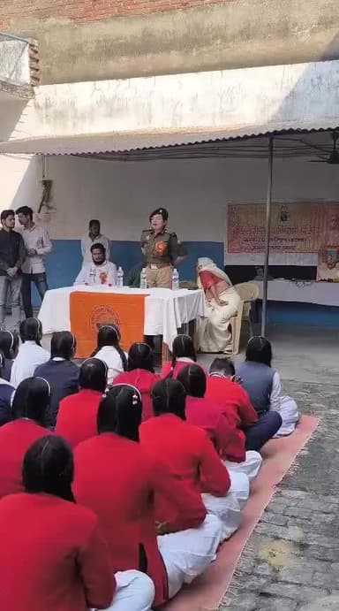 रानी लक्ष्मीबाई की जयंती पर संगोष्ठी में सीओ आयुषी सिंह ने दिया प्रेरक संदेश..
#jaswantnagar