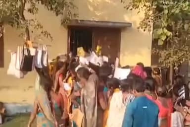 हलसी: हलसी के ई-किसान भवन में किसानों को अनुदानित मूल्य पर बीज का वितरण जारी