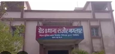 शाहकुंड: सजौर थाना क्षेत्र में अवैध बालू लदे तीन ट्रैक्टर जब्त, दो चालक गिरफ्तार