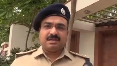 ನಿಡಗುಂದಿ: ಚಿಮ್ಮಲಗಿ ಗ್ರಾಮದ ಭಾಗ 1 ಅಗಸಿ ಬಳಿ ಒಸಿ ಬರೆದುಕೊಳ್ಳುವಾಗ ಪೊಲೀಸರ ದಾಳಿ : ನಗರದಲ್ಲಿ ಎಸ್ ಪಿ ಲಕ್ಷ್ಮಣ ನಿಂಬರಗಿ