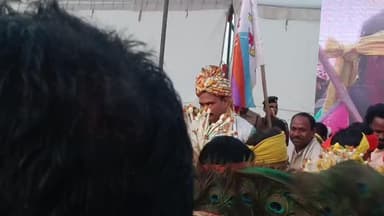 MCB हालिया दौर में बिरसा मुंडा जयंती के अवसर पर छत्तीसगढ़ शासन के एक कैबिनेट मंत्री आदिवासी करमा नृत्य में जम कर थिरका।