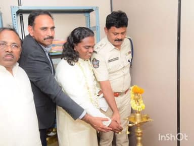 శృంగవరపుకోట: విద్యార్థులు చదువుతోపాటు సాంకేతికను అందిపుచ్చుకొని ఉన్నత లక్ష్యాలను చేరుకోవాలి : జిల్లా ఎస్పీ దామోదర్