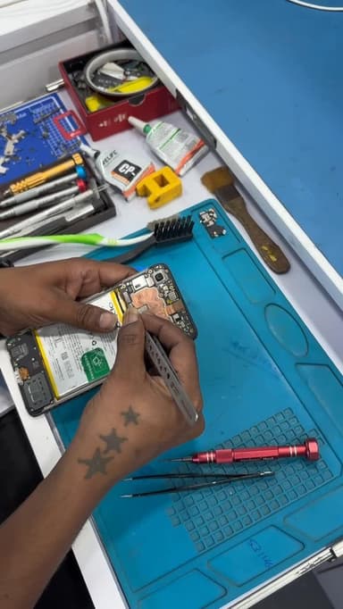 सबने Diwali sale में फोन बदल लिए… और आप अभी भी scroll कर रहे हो? 👀
Chill! असली deals अभी भी ON हैं 🤩
iPhone 15 सिर्फ ₹40...