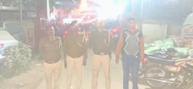 कुचायकोट: कुचायकोट बाजार में पुलिस की मौजूदगी में शांतिपूर्ण ढंग से निकला महावीर अखाड़ा का जुलूस