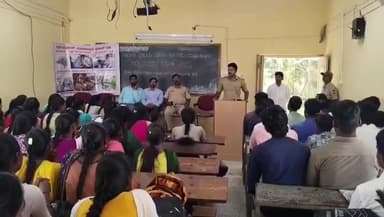 ಮೊಳಕಾಲ್ಮುರು: ಯುವಕರು ಸಂಚಾರಿ ನಿಯಮಗಳನ್ನು ಉಲ್ಲಂಘಿಸುತ್ತಿರುವ ಪ್ರಕರಣಗಳು ಸಾಕಷ್ಟು ಕಂಡುಬಂದಿವೆ: ಪಟ್ಟಣದಲ್ಲಿ ಪಿಎಸ್ಐ ಮಹೇಶ್ ಲಕ್ಷ್ಮಣ್ ಹೊಸಪೇಟೆ