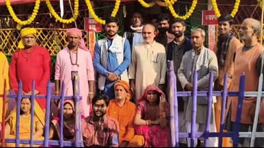 केसरिया: केसरिया प्रखंड के सुन्दरापुर वृत्ति टोला में श्री श्री 1008 श्री रूद्र चंडी महायज्ञ के आठवें दिन महाआरती का आयोजन