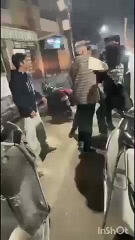 मुज़फ्फरनगर: एक युवक के साथ चार लोगों ने जमकर मारपीट की, वीडियो सोशल मीडिया पर हुआ वायरल