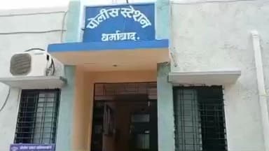 धर्माबाद: सिरजखेड टि पाॅंइट येथे दुचाकीवरून अवैध शिंदी वाहतूक करणाऱ्या विरूद्ध धर्माबाद पोलिस ठाण्यात गुन्हा दाखल