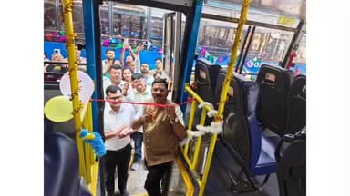 માંડવી: માંડવી બસ ડેપો ખાતે સાંસદ પ્રભુ વસાવા એ 14 નવી બસોને લીલી ઝંડી આપી.