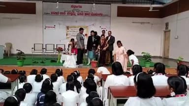 ಬೈಲಹೊಂಗಲ: ಪಟ್ಟಣದ ಕಿತ್ತೂರು ರಾಣಿ ಚೆನ್ನಮ್ಮ ವಸತಿ ಶಾಲೆಯಲ್ಲಿ ಮಕ್ಕಳಿಗೆ ಕಾನೂನು ಅರಿವು ಕಾರ್ಯಕ್ರಮ ಜರಗಿತು