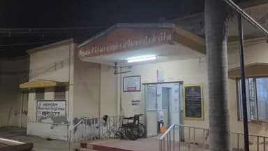 விருதுநகர்: காரியாபட்டி அருகே சிறுவர்கள் உட்பட ஏழு பேரை தெரு நாய் கடித்து அரசு மருத்துவமனையில் சிகிச்சைக்காக அனுமதி