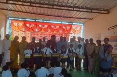 लाखांदूर: मेंढा येथे गटशिक्षणाधिकारी यांच्या हस्ते विद्यार्थी व पालक यांच्या सन्मान