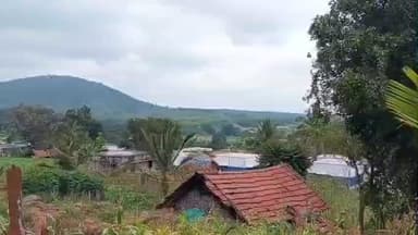 அஞ்செட்டி: கோவகுட்டை கிராமத்தில் பழுதடைந்த பள்ளிக்கட்டிடத்தால் வீட்டில் நடக்கும் வகுப்புக்கள்: போதிய வசதியில்லை என பழங்குடியின மாணவர்கள் பள்ளிக்கு செல்லாத அவலம்