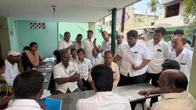 விழுப்புரம்: விழுப்புரம் நகரம், 2 வது வார்டு,பகுதியில் வாக்காளர் பட்டியல் சிறப்பு தீவிர திருத்தத்திற்கான கணக்கீட்டு படிவம் வழங்கும் பணியை சட்டமன்ற உறுப்பினர் ஆய்வ