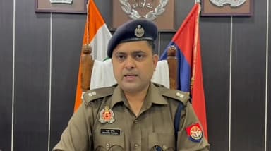 थाना बारादरी #bareillypolice द्वारा फर्जी प्रमाण पत्र के माध्यम से वीजा नवीनीकरण हेतु आवेदन करने वाले विदेशी छात्र की गि...