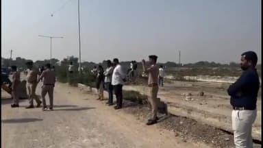 સાણંદ: સાણંદ GIDCમાં ખુનના આરોપી મહેસનું ગેરકાયદેસર પાન પાર્લર અને સેડ પર બુલડોઝર ફેરવાયું