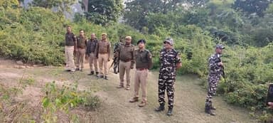 इंडो–नेपाल बॉर्डर पर सुरक्षा-व्यवस्था का क्षेत्राधिकारी तुलसीपुर ने किया निरीक्षण
इंडो–नेपाल बॉर्डर क्षेत्र में सुरक्षा...