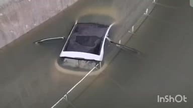 उंटारी रोड: रेलवे विभाग की लापरवाही: उंटारी रोड अंडरपास में फिर भरा पानी, कार फँसी