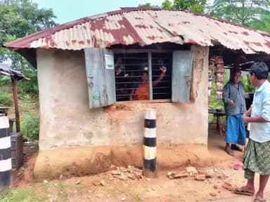 গড়বেতা ২: ভোররাতে হাতির তাণ্ডবে ভাংলো দুটি দোকান,আতঙ্কের পরিবেশ গোয়ালতোড়ের উখলাতে