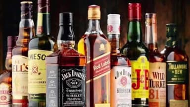 જામજોધપુર: જામજોધપુરમાં અંજલી પાર્ક સોસાયટીમાંથી બાઈકમાં ઇંગ્લિશ દારૂની હેરાફેરી કરી રહેલો શખ્સ પકડાયો