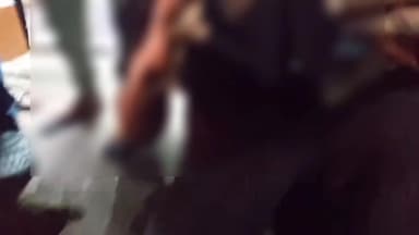 जामताड़ा: काली मंदिर रोड पर साइकिल चोरी करते हुए एक चोर को लोगों ने रंगे हाथ पकड़ा, पुलिस को सौंपा