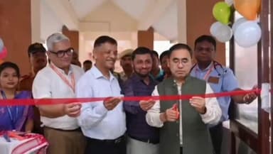 তেজপুৰ: তেজপুৰ মেডিকেল কলেজ হস্পিতালত দ্বিতীয়বাৰৰ বাবে আয়োজিত স্বাস্থ্য শিবিৰৰ শুভ উদ্বোধন কৰে বিধায়ক গনেশ কুমাৰ লিম্বুৱে