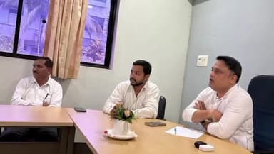 વાલિયા: આદિજાતિ હક્કો માટે આંદોલન અને પદયાત્રાની તૈયારી મુદ્દે વાલિયા ખાતે આદિજાતિ આગેવાનોની બેઠક મળી હતી.