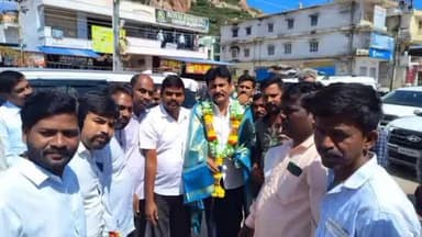 మడకశిరలో తోపుదుర్తి ప్రకాష్ రెడ్డి కి ఘన స్వాగతం పలికిన నాయకులు.