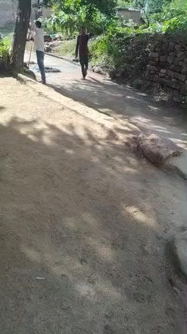 dekhiye garhola jagir me dadagiri bata rhe ye loge mere yaha she meri jamin me she dori le ja rhe hai or virodh karne pr